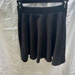 Black flowly skirt